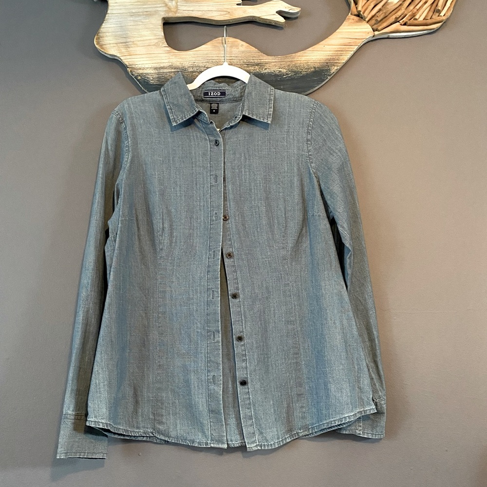 NWOT IZOD blue button down denim top